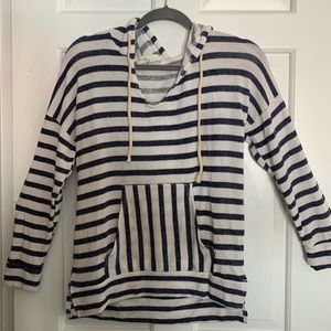 Vintage Havana’s women’s striped hoodie sweater